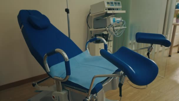 Cadeira Ginecológica Escritório Médico Moderno Equipamento Endoscópico Usado Pelo Ginecologista — Vídeo de Stock