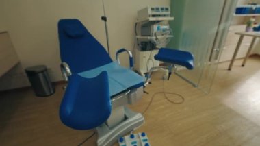 Modern Jinekolojik Kadın Sağlık Kontrolü Ekipmanı. Jinekoloji muayenesi için bir tıp merkezinde endoskopik vakalar. Kadın Sağlığı için Profesyonel Bakım