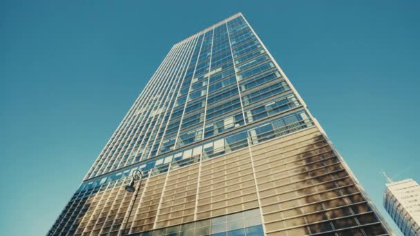 ビジネスオフィス ポーランドのニューディストリクトの近代オフィスビルの超高層ビル ロービュー ビジネス 高層ビル コンセプト — ストック動画