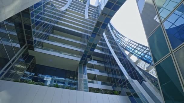 Skleněná Věž Rezidencemi Velký Rezidenční Komplex Dubai Mall Koncepce Nemovitostí — Stock video