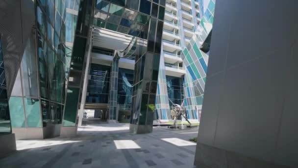 Dubai Birleşik Arap Emirlikleri Mayıs 2023 Modern Kurumsal Bahçeli Çeşmeli — Stok video