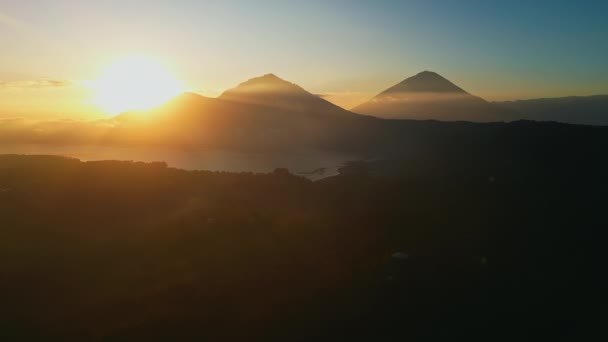Letecký Záběr Hory Batur Sopky Tropickém Ostrově Bali Úsvit Letní — Stock video