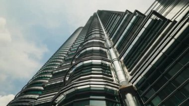 Kuala Lumpur 'un merkezindeki Güzel Bina Yüzü. Malezya 'nın en yeni iş merkezleri. İş, Turizm ve Seyahat Konsepti