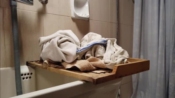 Tvätt Staplas Upp Badrummet Slider Skott Högkvalitativ Film — Stockvideo
