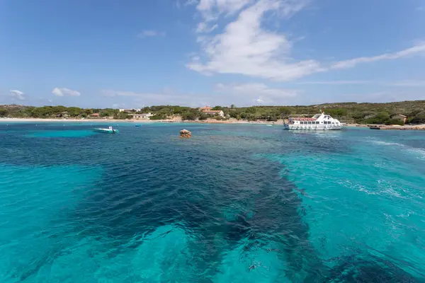 Santa Teresa DI GALLURA, İtalya - 30 Temmuz 2021 Sardunya Adası Cennet Sahili