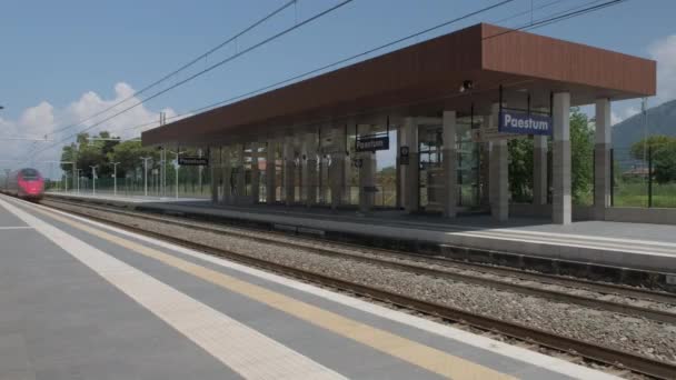 Stazione Ferroviaria Paestum Con Treno Passaggio Paestum Antica Città Della — Video Stock