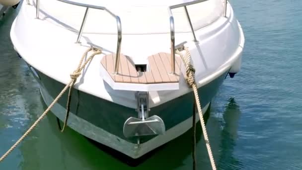 Крупный План Лодки Пришвартованной Гавани Концепция Швартовки Расходов Высококачественные Кадры — стоковое видео