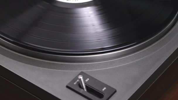 Fekete Bakelit Lemez Forog Lemezjátszón Sebességválasztóval Beállítva Rpm Vintage Audio — Stock videók