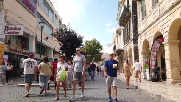 Korfu Yunanistan Eylül 2023 Korfu Şehir Merkezinde Yürüyen Insanlar — Stok video