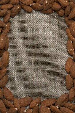 Tam kare çekim badem