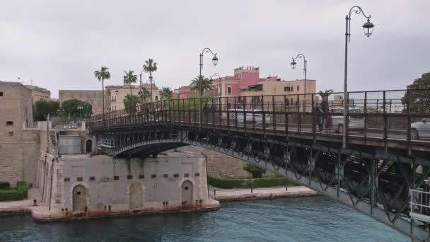 Tarent Apulien Italien April 2024 Stahlgerüst Die Drehbrücke Von Tarent — Stockvideo