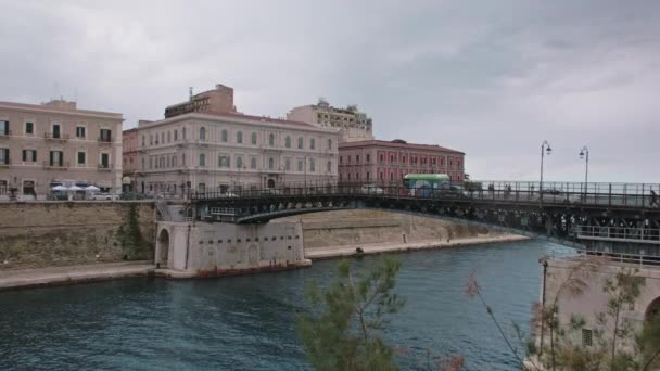 Taranto Apulia Włochy Kwietnia 2024 Spektakularne Przejście Taranto Most Obrotowy — Wideo stockowe