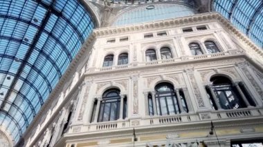 Napoli, İtalya-4 Ocak 2025: Napoli 'deki Umberto Galerisi Sersemletici Cam Tavanı