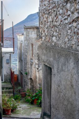 Castelluccio Cosentino, İtalya-28 Aralık 2024: Castelluccio Caddelerinin Ebedi Güzelliği.