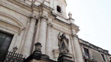 Catania, İtalya - 16 Temmuz 2025: San Francesco di Assisi alla Immacolata Görkemli Kilisesi