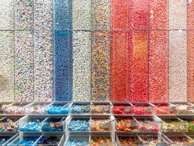 candy shop çeşitli renkli şekerler