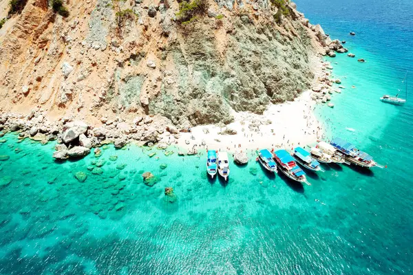 Antalya Türkiye Suluada, Adrasan 'da sadece Türk Maldivleri adı verilen tekneyle ulaşılan en güzel yerlerden biri.