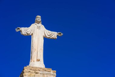 Sanguesa, İspanya. 7 Ağustos 2023. İsa 'nın Kutsal Kalbi' nin heykelinin görüntüsü