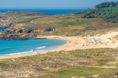 Atlantik Okyanusu kıyısındaki Doninos Sahili, Ferrol, Galiçya, İspanya.