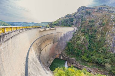 Eume Barajı 'nın Galiçya, İspanya' daki Eume Nehri manzarası