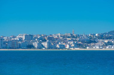 Fas 'ın Cebelitarık Boğazı kıyısındaki Tanca şehrinin panoramik manzarası