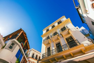 Tanca, Fas ve Kuzey Afrika 'daki güzel binanın alçak açılı görüntüsü