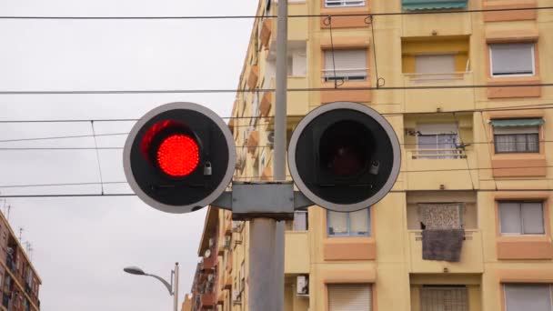 Alfafar Španělsko Března2024 Signál Červeného Světla Varuje Před Příjezdem Městského — Stock video
