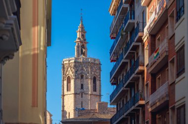 Miguelete ya da Micalet olarak bilinen Valencia Katedrali 'nin Gotik tarzı çan kulesinin manzarası