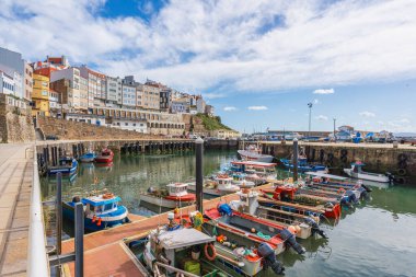 Malpica de Bergantios, Galiçya, İspanya. Kasabanın balıkçı limanı manzarası