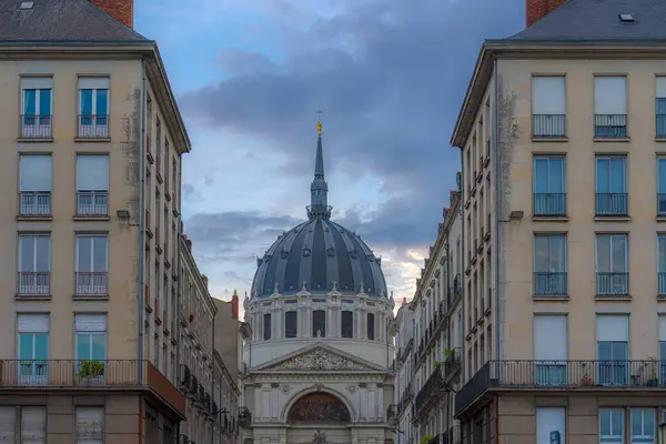 Nantes Frankreich Blick Auf Die Kuppel Von Notre Dame Bon Stockbild