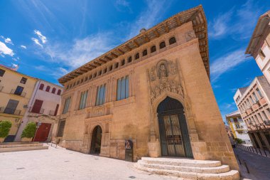 Xtiva, İspanya. 3 Mayıs 2024. Hastanenin dış görünüşü, 16. yüzyıldan kalma tarihi bir bina.