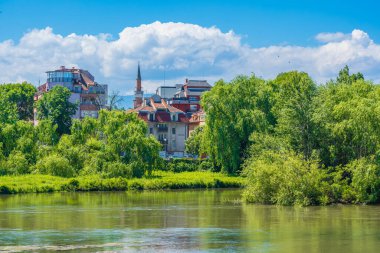 Bir Minare, Filibe, Bulgaristan 'ın yer aldığı Nehir Kenti Manzarası