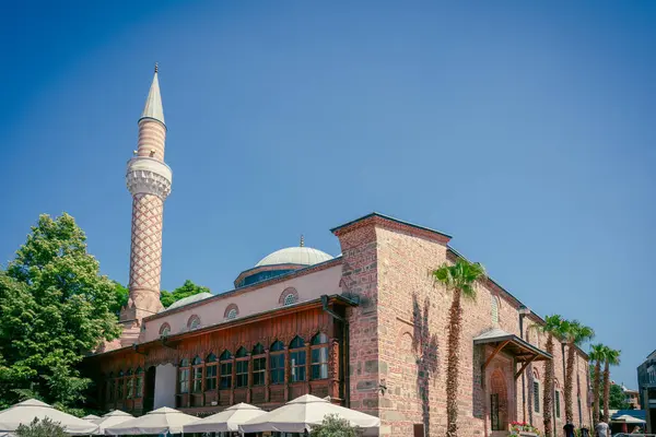 Bulgaristan 'ın Plovdiv kentindeki eski bir Osmanlı binası olan Cuma Camii veya Dzhumaya Camii' nin dış görünüşü