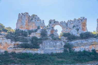 İspanya 'nın güzel bir kasabası olan Orbaneja del Castillo' da tuhaf bir kaya oluşumu Afrika kıtasının haritasını oluşturur.