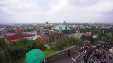 Mexico City, Meksika. Sep 29, 2024. Meksikalılar Cerro Tepeyac 'a yürür ve Meryem Ana' nın Bazilikasını ziyaret ederler.