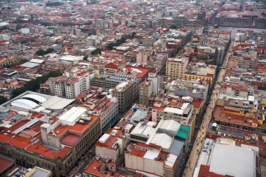 Meksiko Şehir Merkezi 'nin manzarası Zocalo olarak bilinen Plaza de la Constitucion' a doğru yükseliyor..