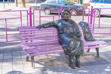 Valladolid, İspanya. 17 Ağustos 2024. İspanyol yazar Rosa Chacel 'in heykeli. Yazan Santiago Pardo.