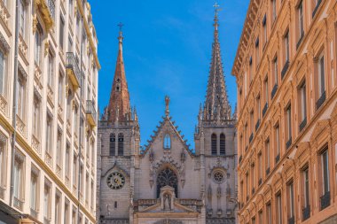Fransa 'nın Lyon kentindeki Presqu' le bölgesindeki Saint-Nizier Kilisesi cephesi 16. yüzyılın sonlarında tamamlandı.