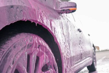 Pembe köpüklü el yıkama arabası, reklam..