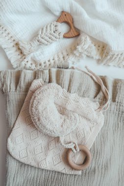 Yeni doğmuş bir bebek için bir takım şeyler.