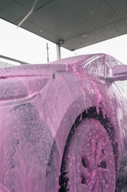 Pembe köpüklü el yıkama arabası, reklam..