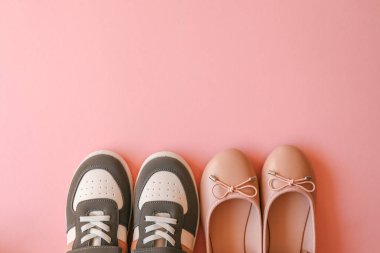 Yaz için çeşitli kadın ayakkabıları, moda.