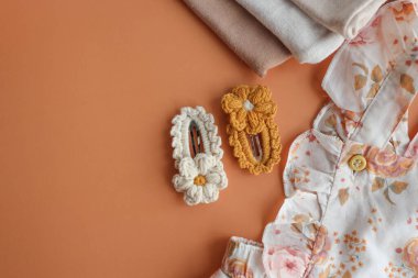 Yeni doğanlar için bebek aksesuarları, el yapımı.