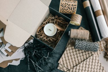 Paketlenmiş mum, çevrimiçi sipariş göndermek için ürün.