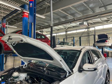 Kaputu aç, arkaplanı kapat.