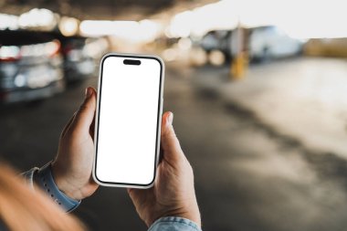 Uygulama veya web sitesi mockup promosyon için Mockup boş ekran cep telefonu. Otomobil bayiliği için ideal, otomobil servisi online, akıllı otomobil konsepti, Araba alışveriş online.
