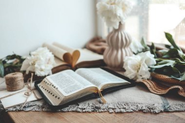 Evde sabahları İncil 'i aç..