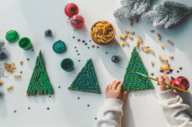 Çocuk boyama makarnası yaratıcılığı, Noel etkinliği fikri.