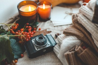 Ev içinde sonbahar kompozisyonu.