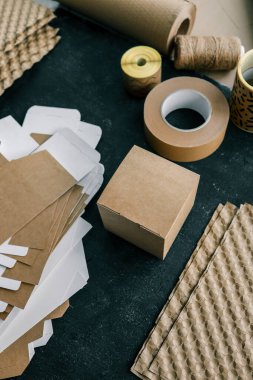 Logonuz için alanı olan el işi kutusu.